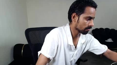 Snapshot of ironcharm4455 chatting on 06-10-26, 04:17 Naveed online show from 06-10-26, 04:17