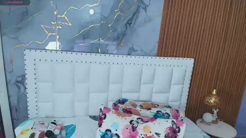 Snapshot of irresistiblemilf chatting on 02-26-25, 12:25 Sandy online show from 02-26-25, 12:25