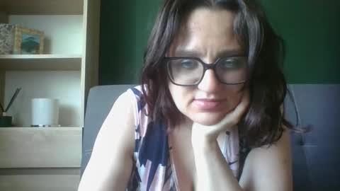 Snapshot of irresistibleparis chatting on 05-22-26, 05:58 Paris online show from 05-22-26, 05:58