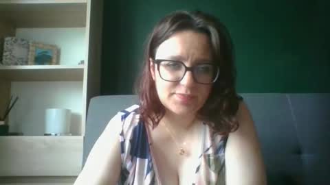 Snapshot of irresistibleparis chatting on 06-01-26, 05:20 Paris online show from 06-01-26, 05:20