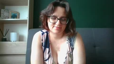 Snapshot of irresistibleparis chatting on 07-07-26, 06:47 Paris online show from 07-07-26, 06:47