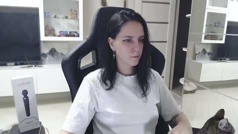 Irwi Tomboy online show from 12-25-24, 01:30