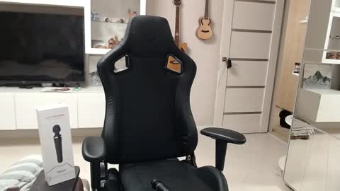 Irwi Tomboy online show from 01-26-25, 01:47