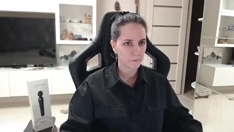 Irwi Tomboy online show from 02-06-25, 07:29