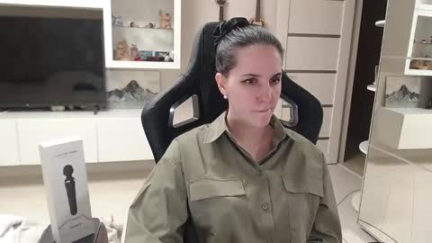 Irwi Tomboy online show from 03-04-25, 12:29