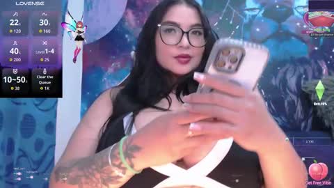 Snapshot of is_candy_west_ chatting on 09-25-25, 05:49 Dani online show from 09-25-25, 05:49