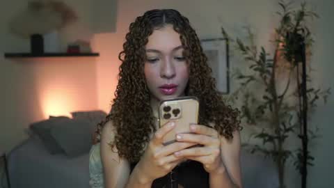 Snapshot of isa_____ chatting on 07-05-26, 12:01 isa_____ online show from 07-05-26, 12:01
