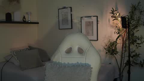 Snapshot of isa_____ chatting on 07-19-26, 12:25 isa_____ online show from 07-19-26, 12:25