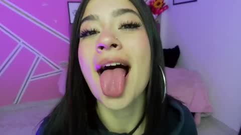 Snapshot of isa__rodriguez chatting on 05-19-26, 01:06 isa__rodriguez online show from 05-19-26, 01:06