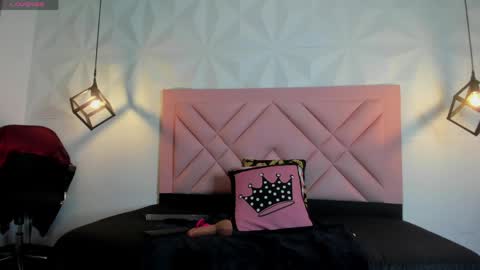 ISABELLA online show from 05-25-26, 08:04