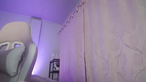 Isabella  online show from 12-18-25, 09:59