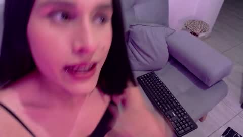 Snapshot of isa_hall chatting on 12-22-24, 01:45 Isabella Hall online show from 12-22-24, 01:45