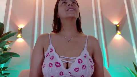 Isabella online show from 04-15-26, 11:50