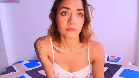 Isabella Laurentt  online show from 01-22-25, 02:24