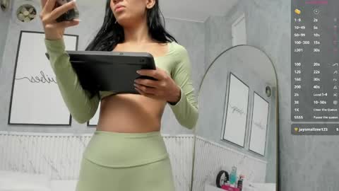 Snapshot of isa_little4u chatting on 05-13-26, 10:01 online show from 05-13-26, 10:01