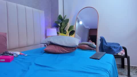 Isa and Martin  online show from 03-09-25, 01:56