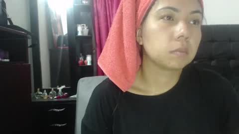 Snapshot of isa_mey chatting on 01-01-25, 03:23 Isa online show from 01-01-25, 03:23