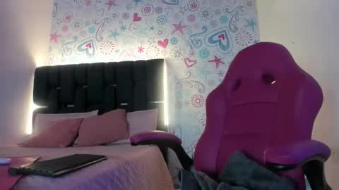 isa_rivas online show from 12-05-25, 12:03