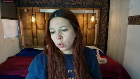 Snapshot of isa_thompson__ chatting on 05-08-26, 11:37 I S A online show from 05-08-26, 11:37