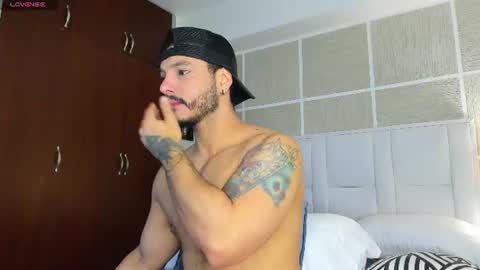 Snapshot of isaacs11 chatting on 08-07-26, 11:34 Isaac Surez online show from 08-07-26, 11:34