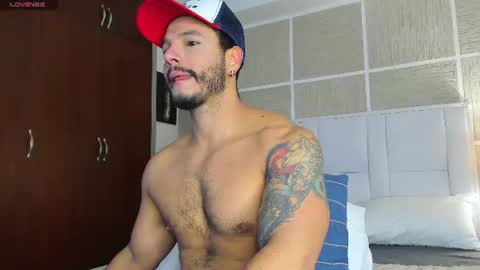 Snapshot of isaacs11 chatting on 08-09-26, 12:54 Isaac Surez online show from 08-09-26, 12:54