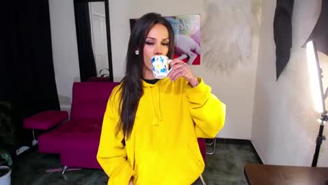 isabel online show from 11-27-25, 11:51