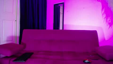 isabel online show from 03-26-26, 01:11