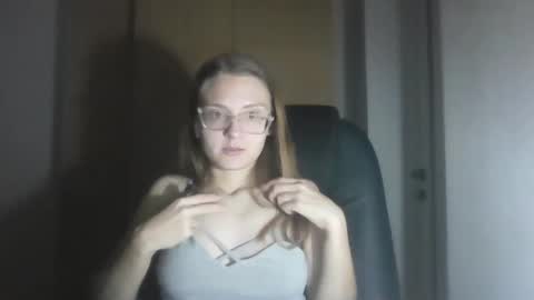 isabel_loveee online show from 11-05-25, 09:04