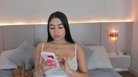 Snapshot of isabel_millher chatting on 10-02-25, 03:13 Isa online show from 10-02-25, 03:13