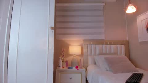 isabela__x online show from 07-23-26, 11:41