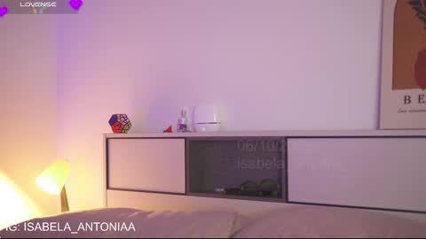 Snapshot of isabela_antonia_ chatting on 10-12-25, 12:04 online show from 10-12-25, 12:04