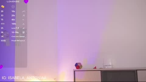 Snapshot of isabela_antonia_ chatting on 10-15-25, 12:27 online show from 10-15-25, 12:27