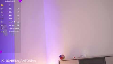 Snapshot of isabela_antonia_ chatting on 10-20-25, 12:05 online show from 10-20-25, 12:05