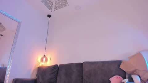 Snapshot of isabela_franco_ chatting on 02-19-25, 12:11 Isabela online show from 02-19-25, 12:11