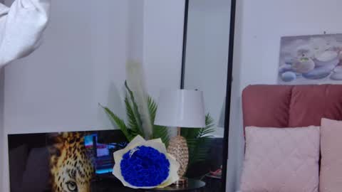 Snapshot of isabelasasha chatting on 02-26-25, 07:09 Isa online show from 02-26-25, 07:09