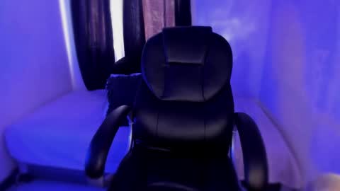 isabella online show from 11-10-25, 04:06