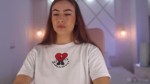 Isa  online show from 09-18-25, 04:09