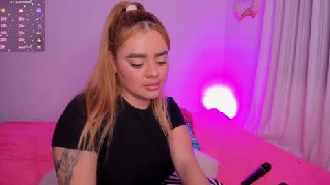 Snapshot of isabella_arias1 chatting on 01-06-25, 08:57 Isabella Arias online show from 01-06-25, 08:57