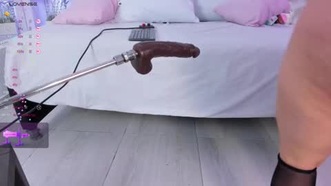 Isa online show from 11-22-25, 04:11