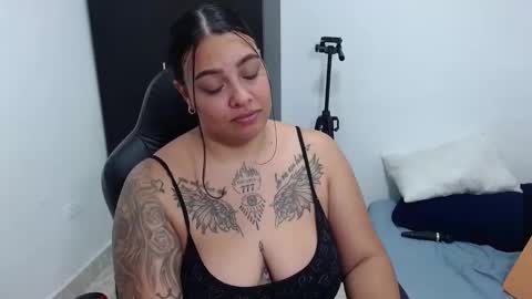 Snapshot of isabella_hots chatting on 12-06-24, 06:59 estefania online show from 12-06-24, 06:59