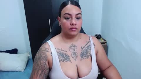 Snapshot of isabella_hots chatting on 02-09-25, 11:25 estefania online show from 02-09-25, 11:25