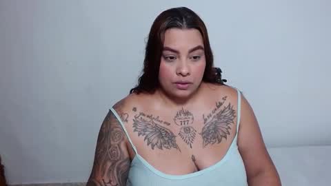 Snapshot of isabella_hots chatting on 11-26-25, 11:50 estefania online show from 11-26-25, 11:50