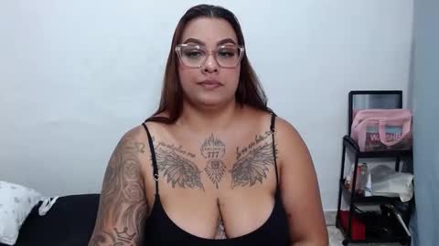 Snapshot of isabella_hots chatting on 02-19-26, 02:13 estefania online show from 02-19-26, 02:13