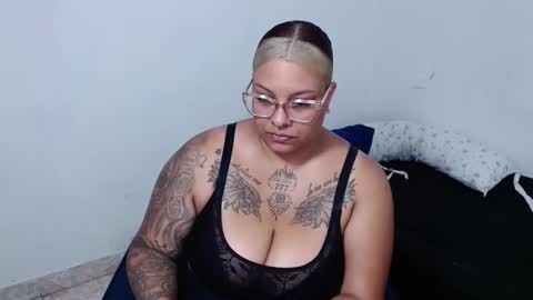 Snapshot of isabella_hots chatting on 03-08-26, 12:20 estefania online show from 03-08-26, 12:20