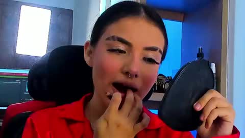 ISABELLA online show from 06-18-26, 06:56