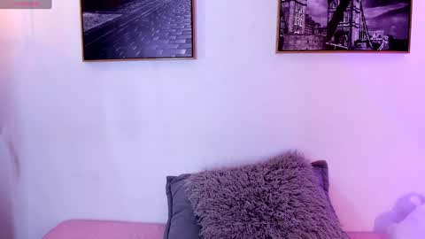 Snapshot of isabella_lopez_ chatting on 01-28-25, 12:00 Isabel Lopez online show from 01-28-25, 12:00
