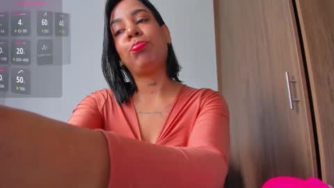 Snapshot of isabella_lopez_ chatting on 10-05-25, 12:03 Isabel Lopez online show from 10-05-25, 12:03