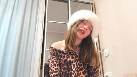 Snapshot of isabella_noir88 chatting on 05-30-26, 04:04 Isabella Noir online show from 05-30-26, 04:04