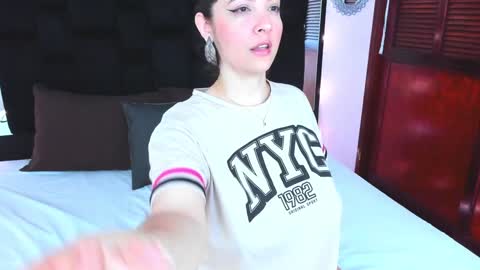 Isabella Your Queen  online show from 01-21-25, 03:37