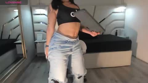 Isa  online show from 11-28-25, 12:13